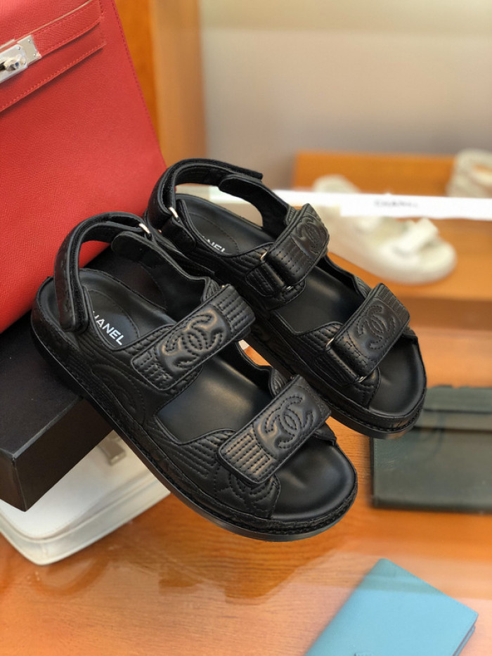 C*HANEL SLIDES C-20
