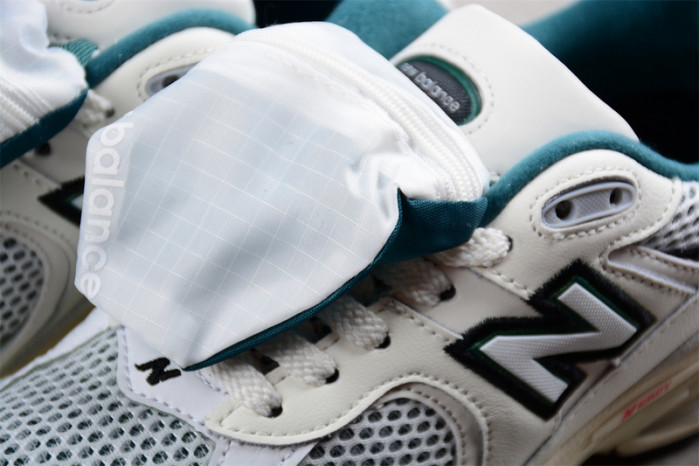New Balance 2002R 