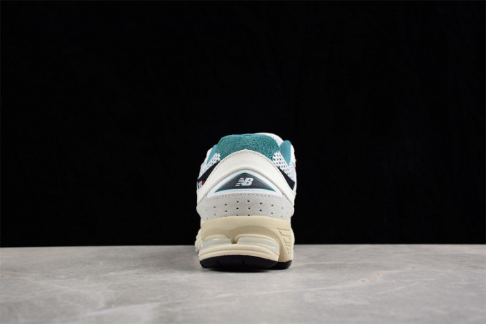 New Balance 2002R 